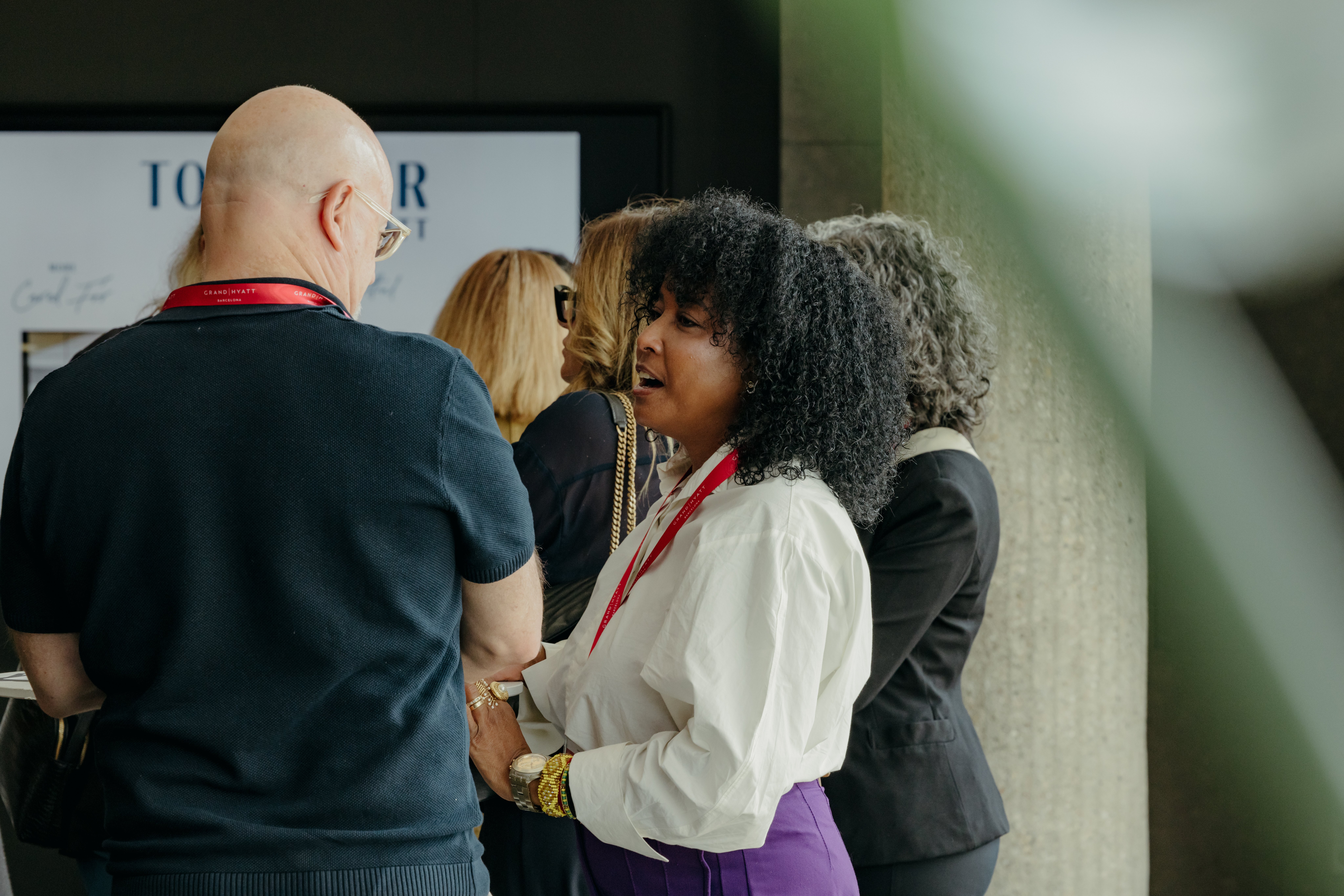 GH_FAMTRIP_49equipo participando en una dinámica durante una cena de empresa de Navidad